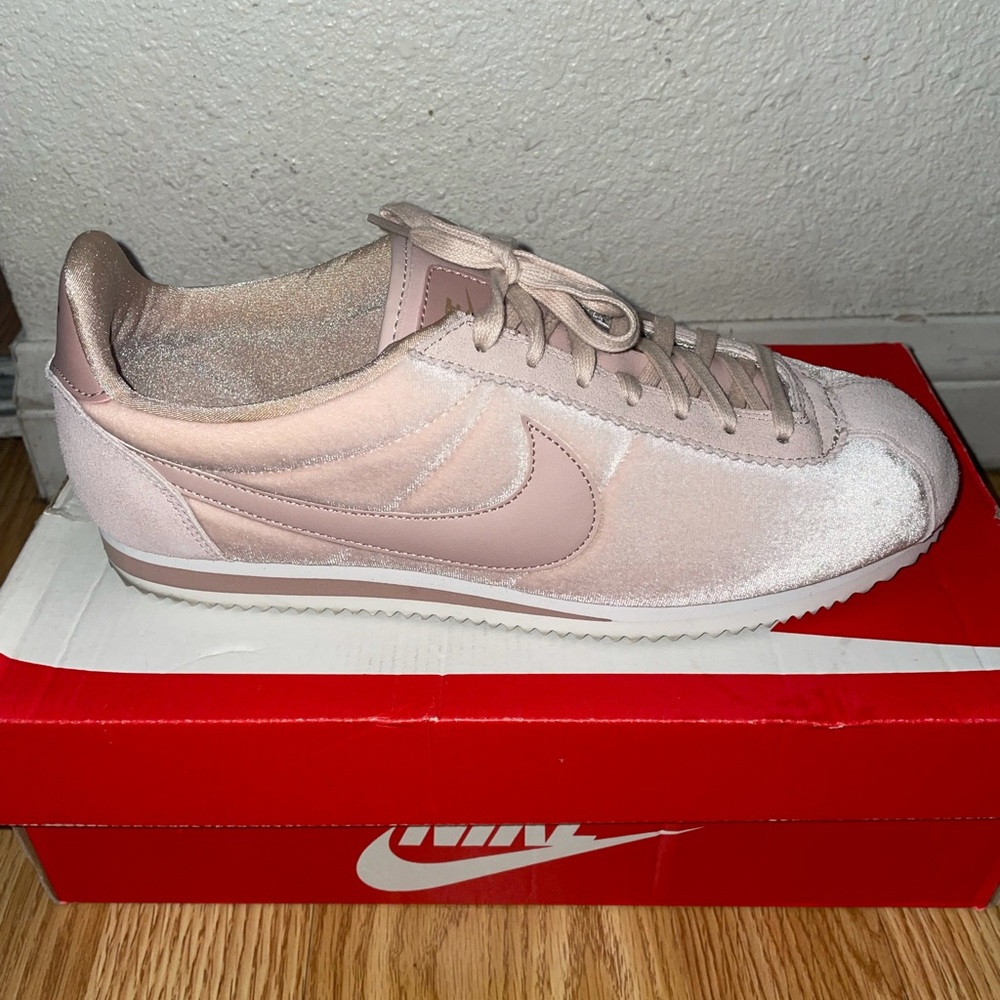 Classic Nike Cortez SE